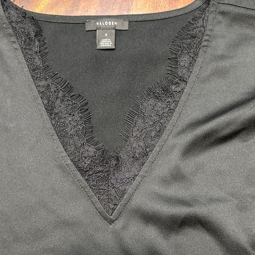 Halogen Black V-Neck Sleeveless Top - Picture 4 of 4